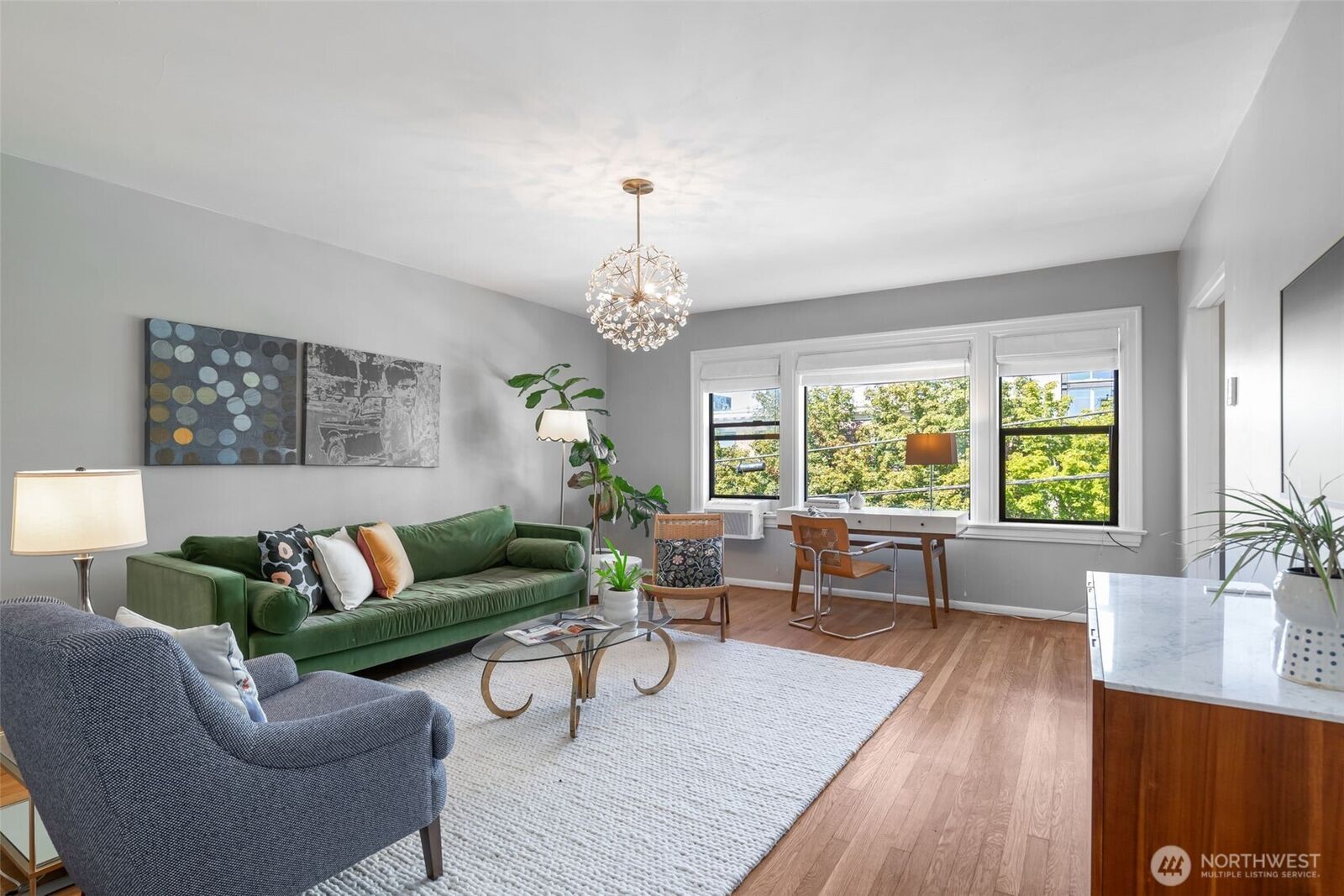 Property Photo:  1136  13th Ave 305  WA 98122 