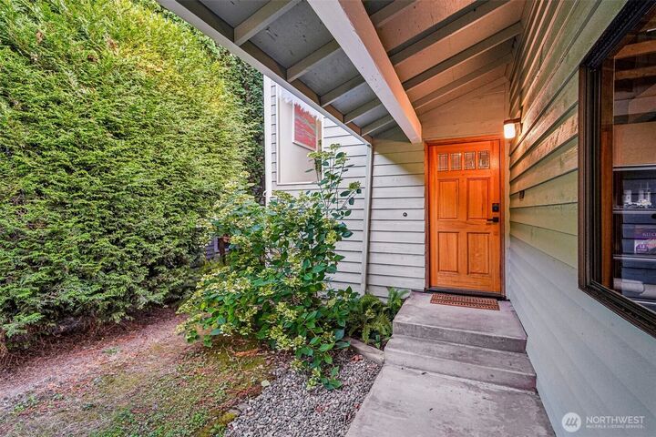 Property Photo:  811 NE 57th Street  WA 98105 