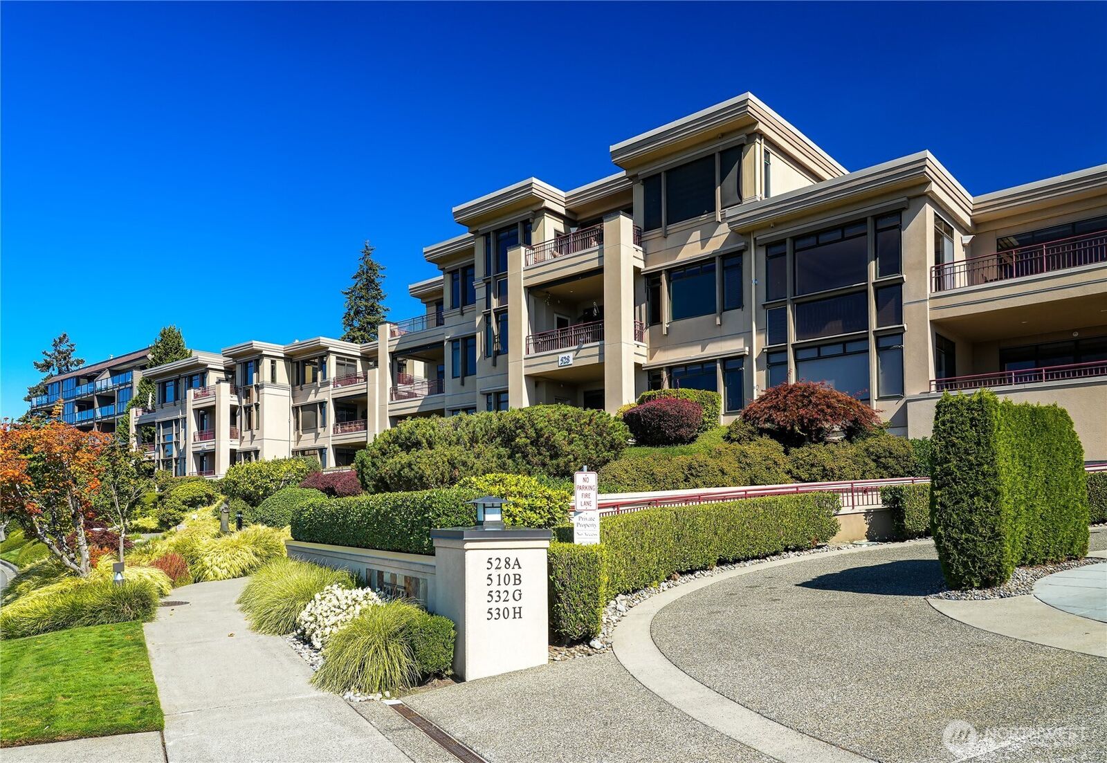 Property Photo: 530 Lake Street S H-101 WA 98033