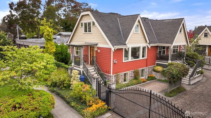 Property Photo: 4428 Eastern Avenue N WA 98103