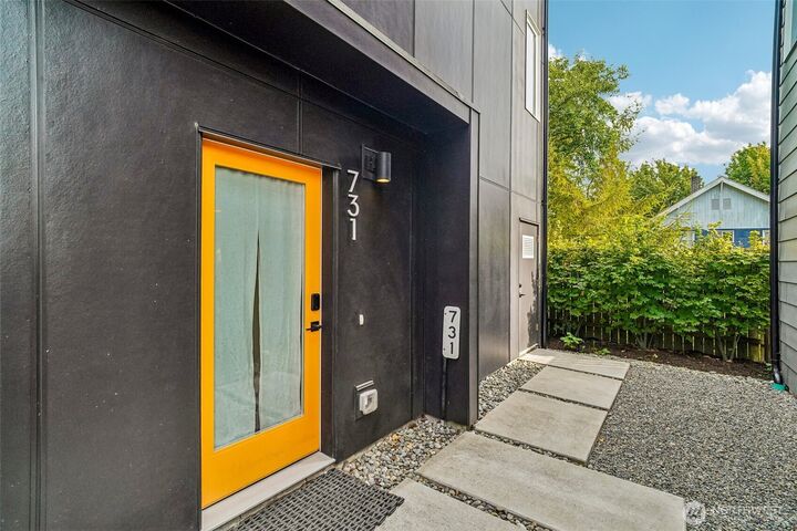 Property Photo: 731 S Southern Street 6 WA 98108