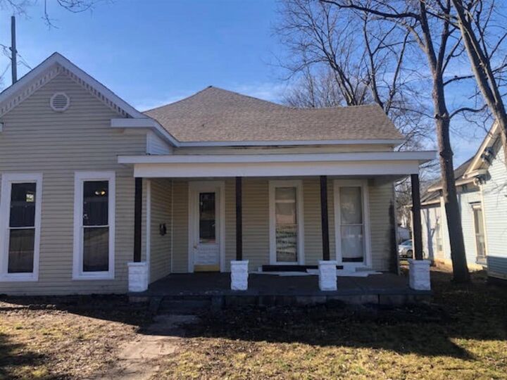 Property Photo:  619 E 10th Avenue  KY 42101 