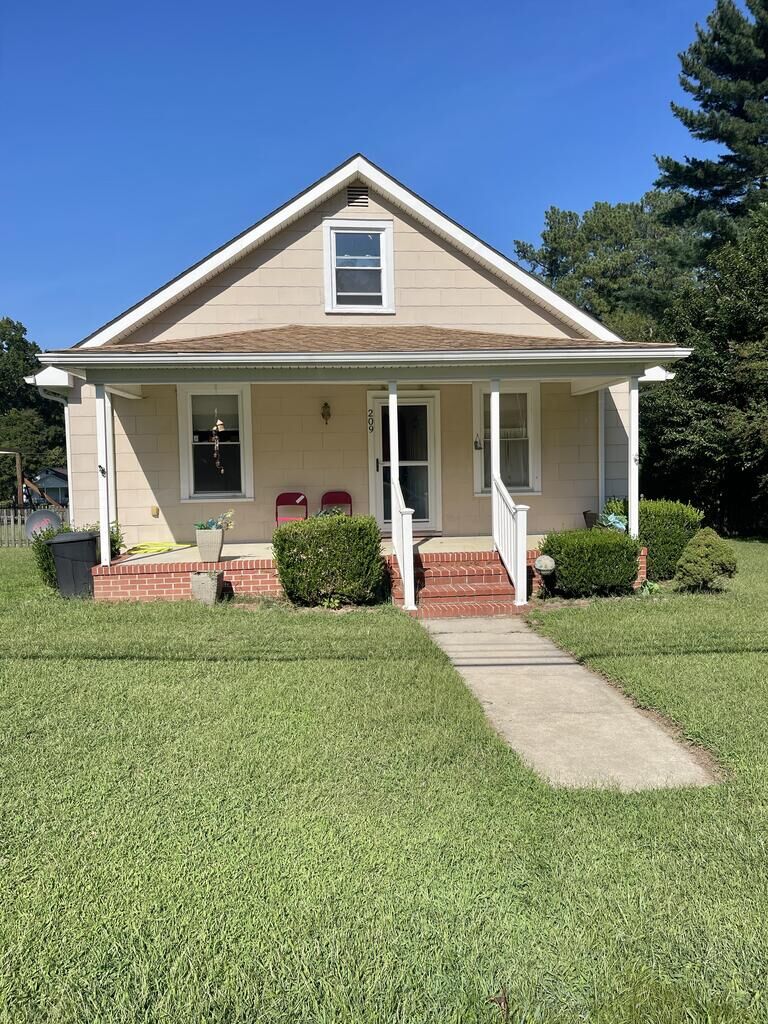 Property Photo:  209 East 4th Ave  VA 23944 