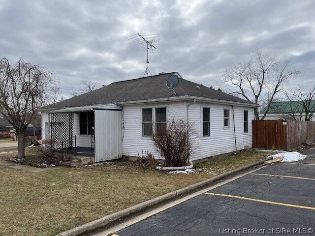 Property Photo: 706 N Main Street IN 47336