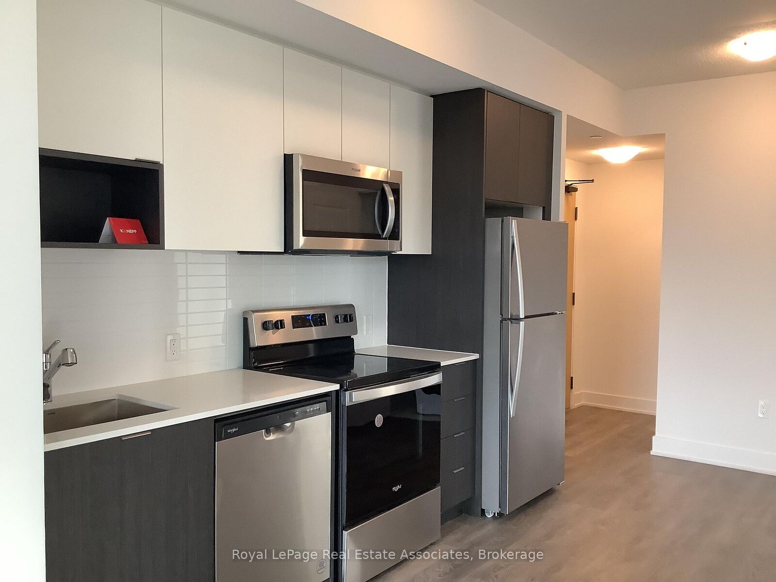 Property Photo:  202 Burnhamthorpe Road E 1004  ON L5A 4L4 