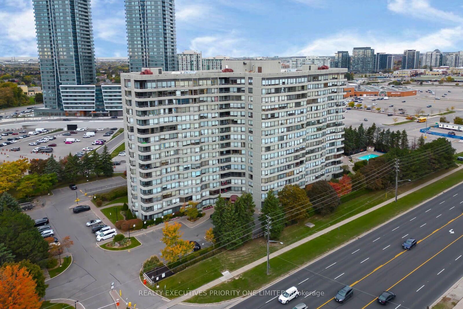 Property Photo:  7460 Bathurst Street 1501  ON L4J 7K9 