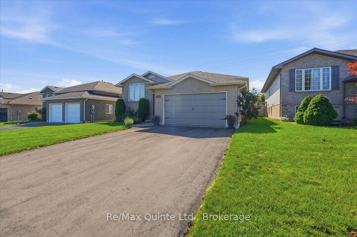 Property Photo:  14 Ridgeview Lane  ON K8V 5P8 