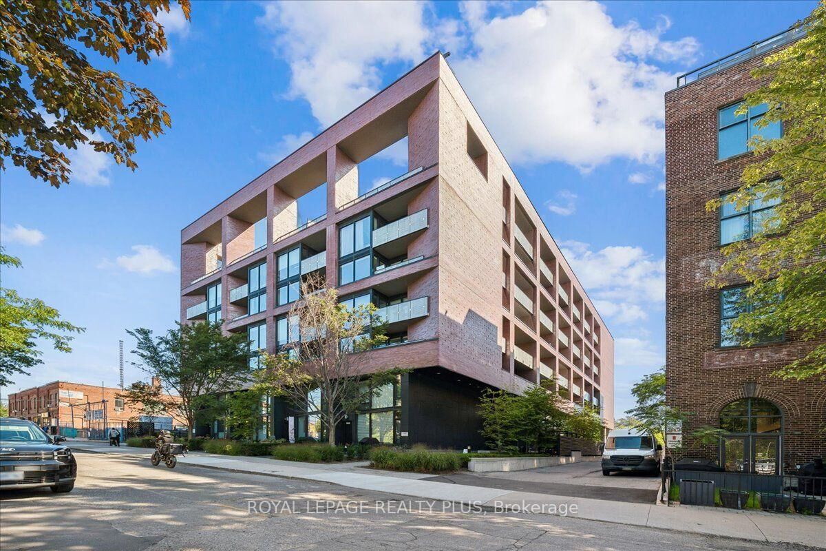 Property Photo:  383 Sorauren Avenue 207  ON M6R 0A4 