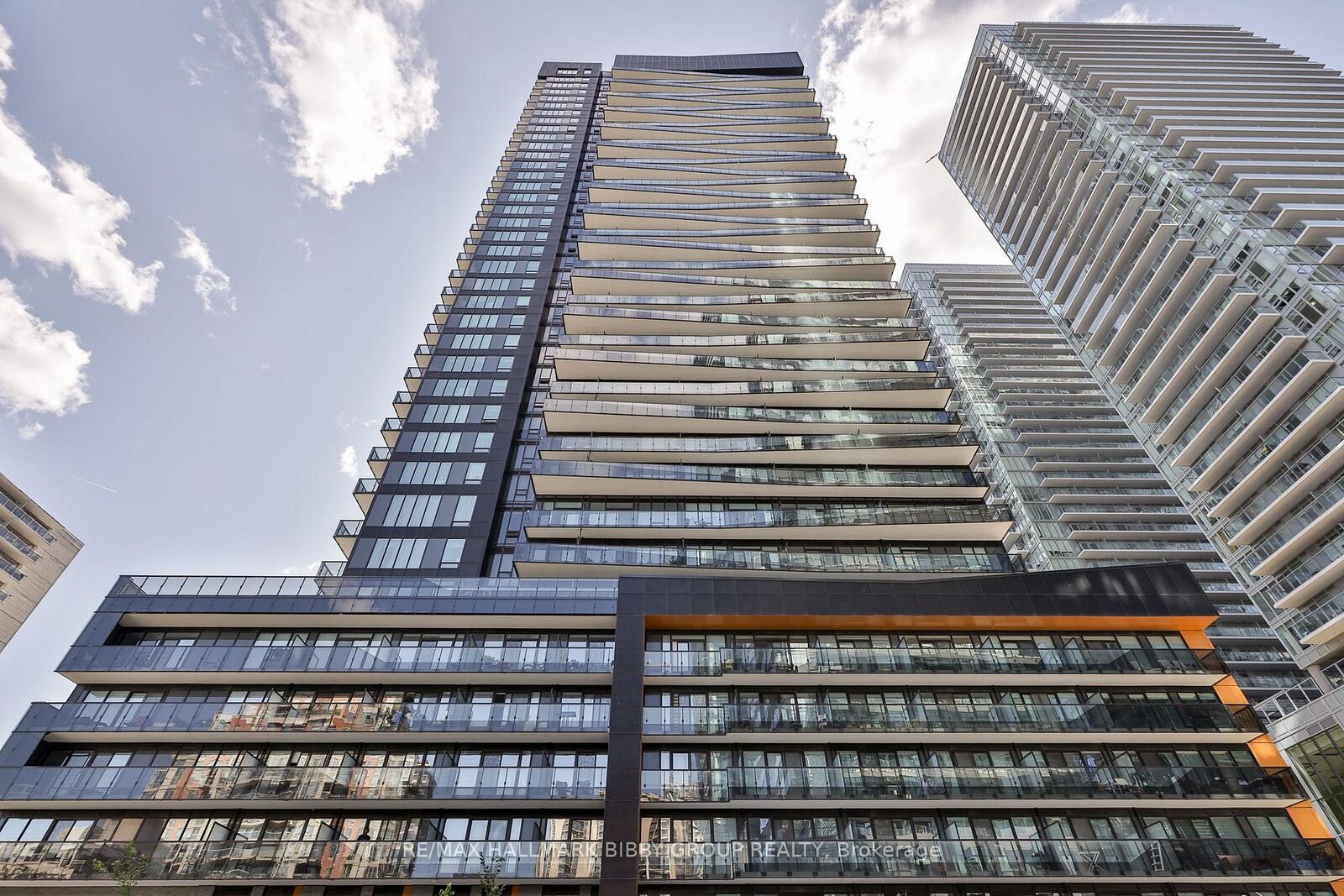 Property Photo:  127 Broadway Avenue 302  ON M4P 1V4 