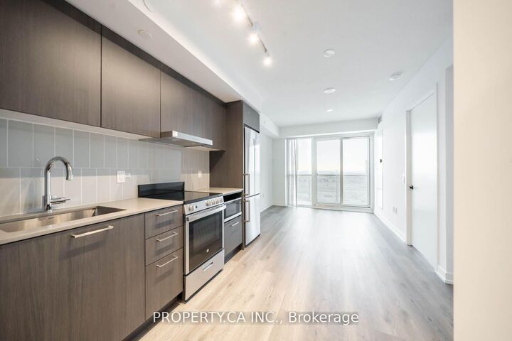 Property Photo:  195 Commerce Street 1908  ON L4K 0P9 