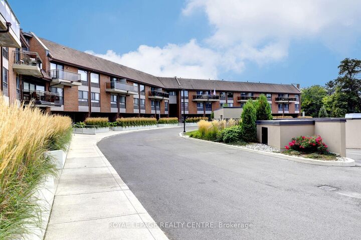 Property Photo:  1000 Cedarglen Gate 201  ON L5C 3Z5 