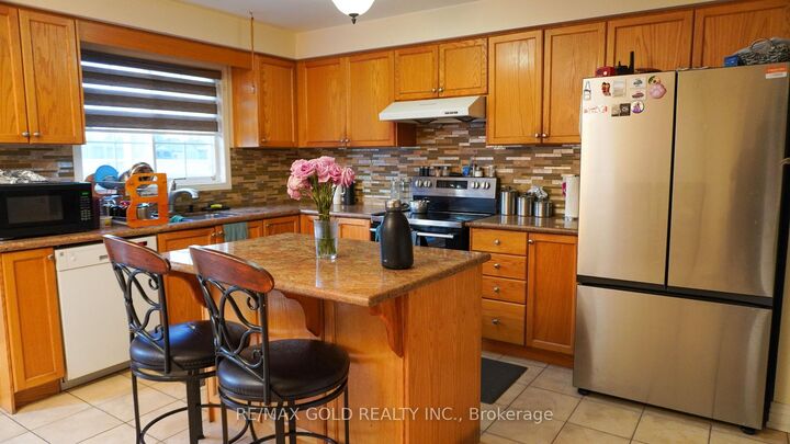 Property Photo: 86 Turquoise Crescent ON L6P 0Z8
