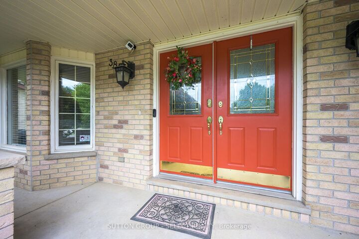 Property Photo:  384 Eastcastle Place  ON N6G 3W5 