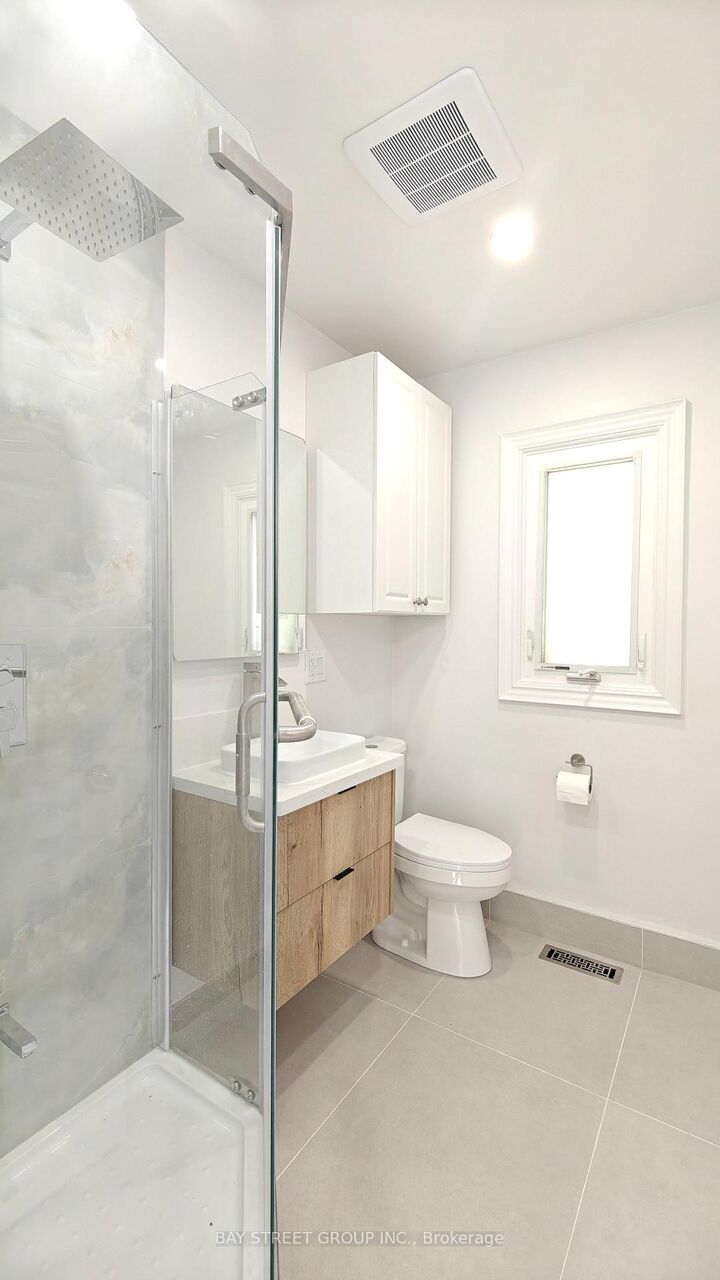 Property Photo:  9 Mosedale Crescent Lower  ON M2J 3A3 