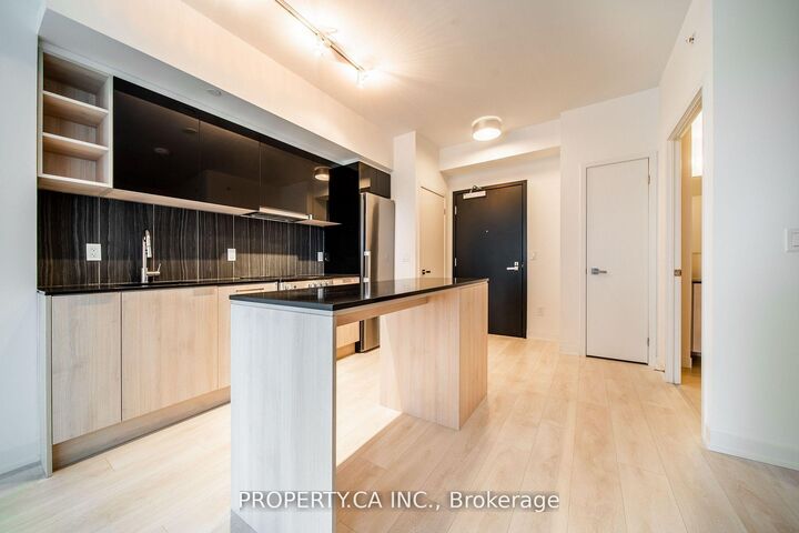 Property Photo:  31 Tippett Road 837  ON M3H 0C8 