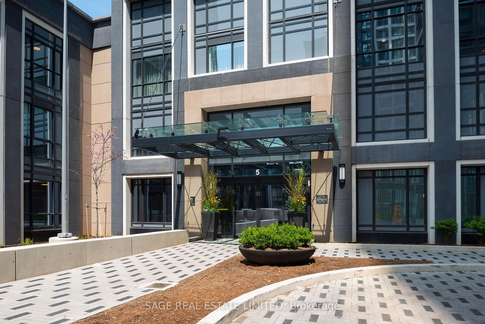 Property Photo:  5 Mabelle Avenue 834  ON M9A 0C8 