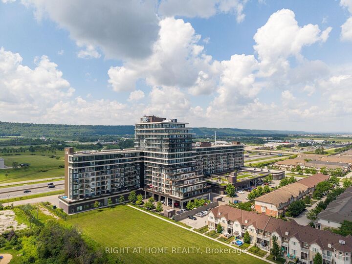 Property Photo:  550 North Service Road 1101  ON L3M 0H9 