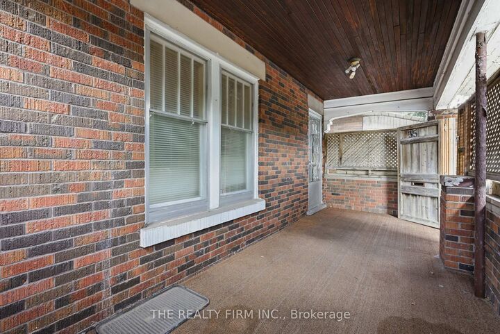 Property Photo:  35 Wharncliffe Road S  ON N6J 2J5 