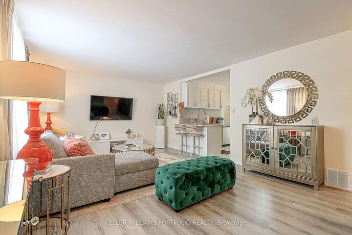 Property Photo:  5 Bellefontaine Street  ON M1S 1J6 