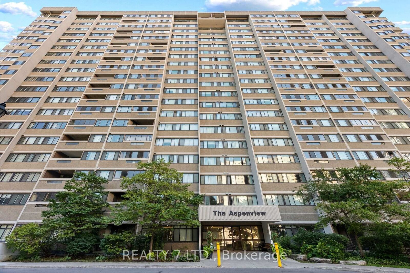 Property Photo: 50 Elm Drive E 1507 ON L5A 3X2