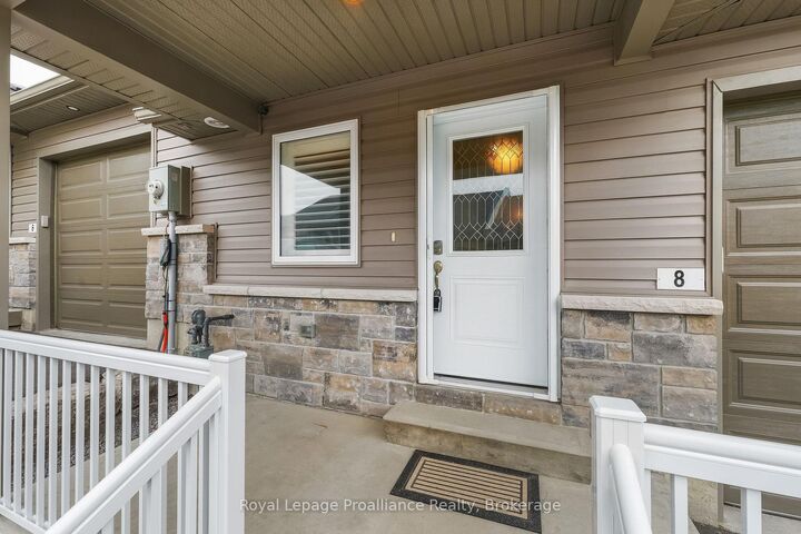 Property Photo:  8 Ferris Court  ON K0L 1L0 