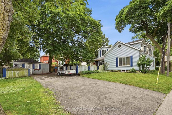 Property Photo:  153 Montrose Street N  ON N3H 2H5 
