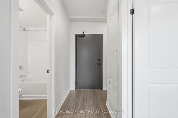 Property Photo:  2500 Saw Whet Boulevard 122  ON L6M 5L7 