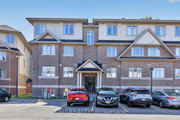 Property Photo:  1032 Beryl Private B  ON K1V 2M4 