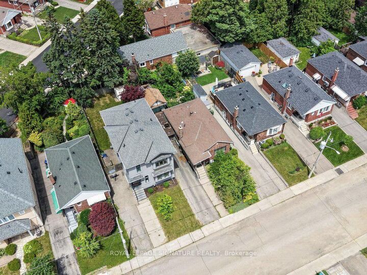 Property Photo:  20 Tiago Avenue  ON M4B 2A1 
