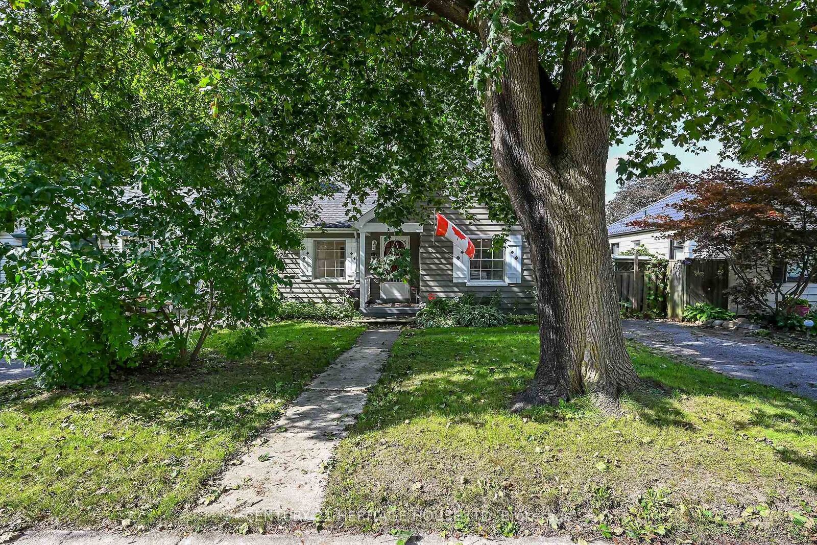 Property Photo:  39 Balmoral Avenue  ON N5Y 2K9 