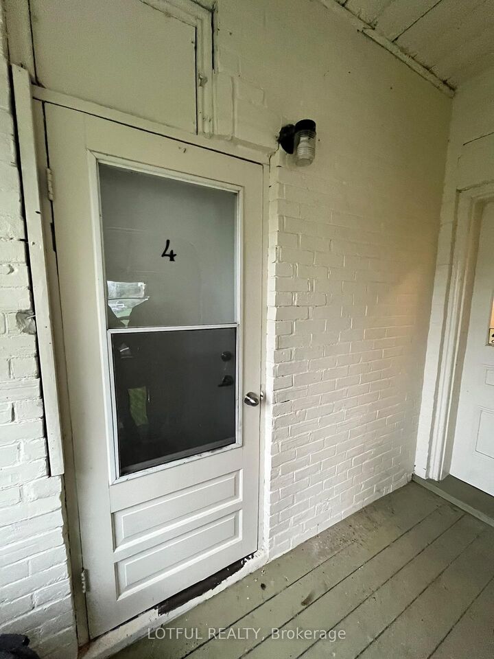Property Photo: 33 Lakeshore Drive 4 ON K0C 1X0