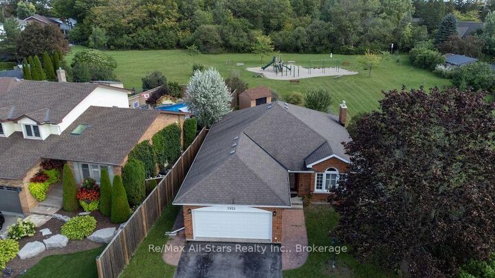 Property Photo:  1921 Mapleridge Drive  ON K9K 1R1 