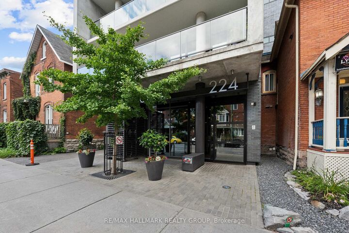 Property Photo: 224 Lyon Street N Street 1001 ON K1R 0C1