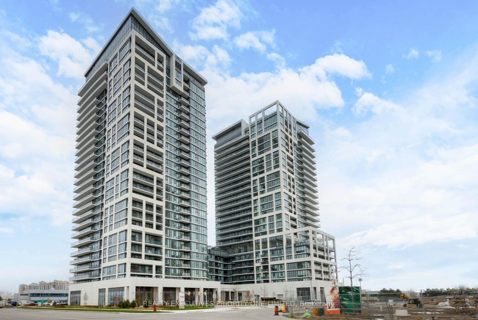Property Photo: 9000 Jane Street 923 ON L4K 0M6