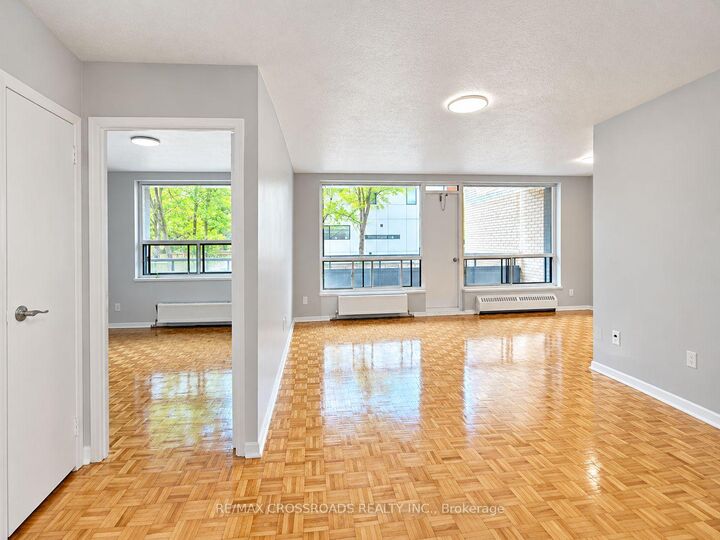 Property Photo:  363 Lakeshore Road E 207  ON L5G 1H7 