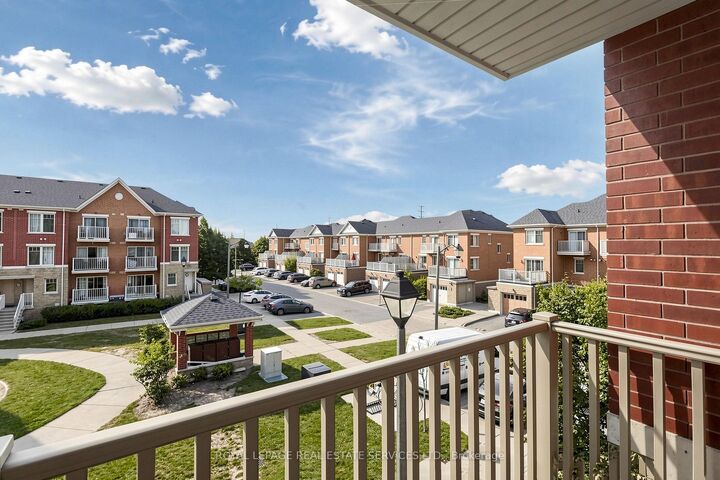Property Photo:  5050 Intrepid Drive 49  ON L5M 0E6 
