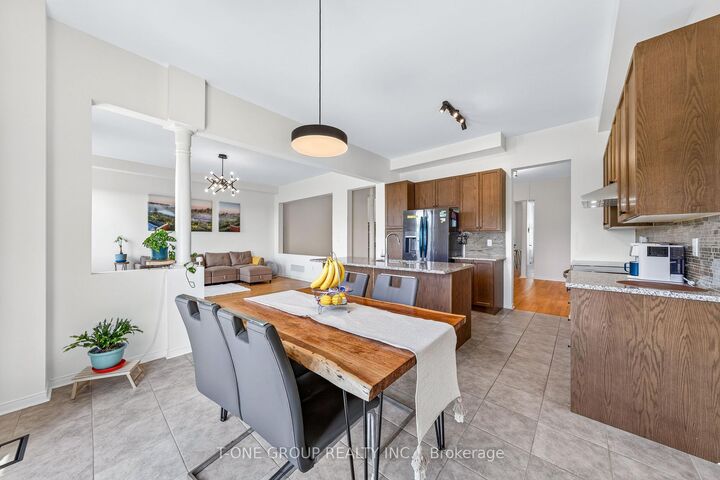 Property Photo:  162 Hartney Dr Drive W  ON L4S 0L1 