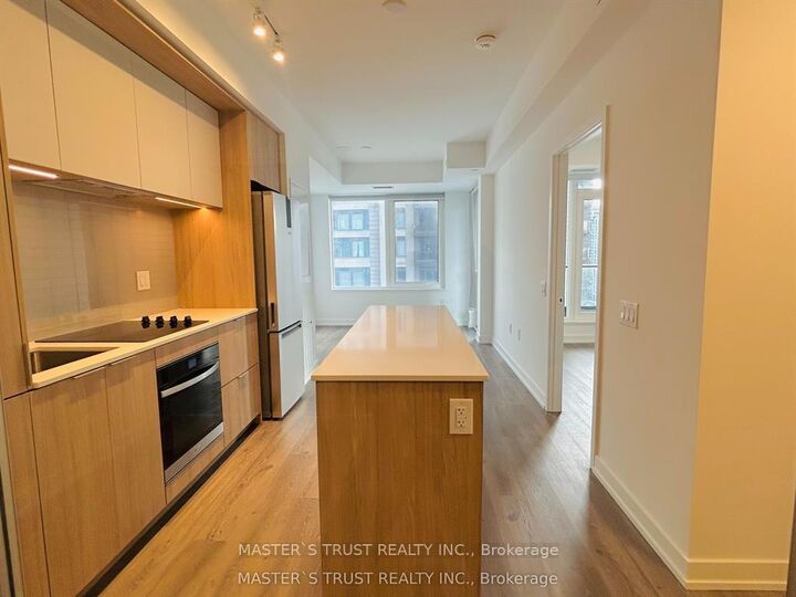 Property Photo:  395 Square One Drive 2007  ON L5B 0P6 