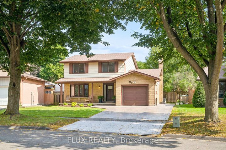 Property Photo:  125 Martinglen Crescent  ON N2E 2A3 