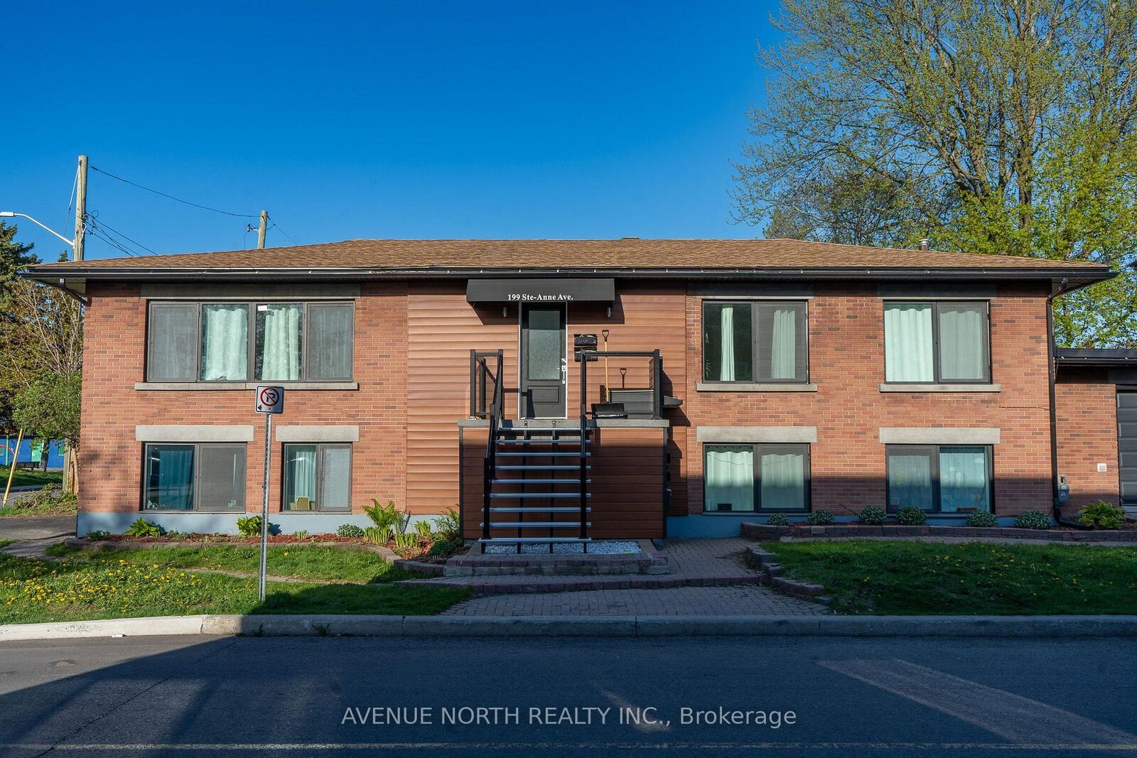 Property Photo:  199 Ste Anne Street 4  ON K1L 7B8 