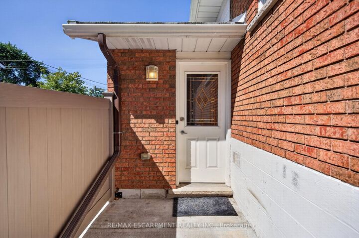 Property Photo:  294 Jones Road 2 (Lower)  ON L8E 5L8 