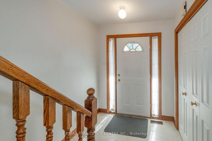 Property Photo: 2 Walker Court ON L3M 5J5