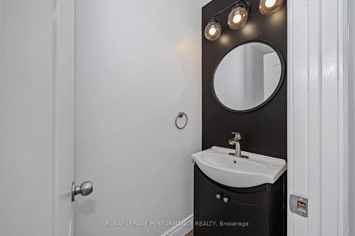 Property Photo:  1780 Lamoureux Drive A  ON K1E 2N4 