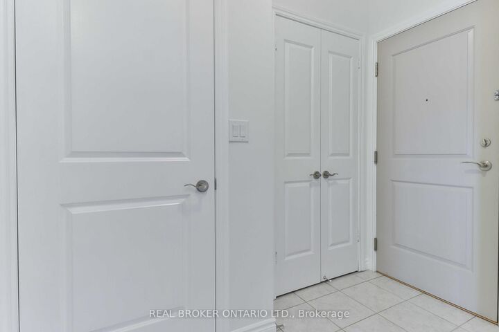 Property Photo:  135 Wynford Drive 1505  ON M3C 0J4 