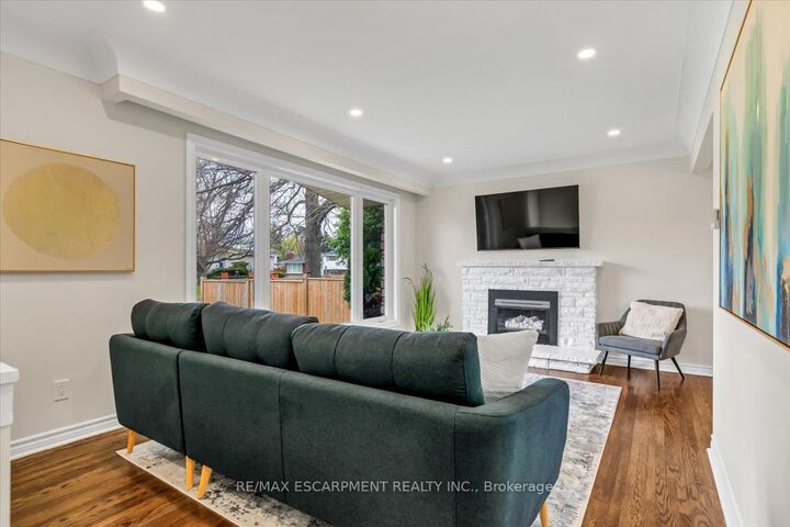 Property Photo:  58 Columbia Drive Upper  ON L9C 3Y2 