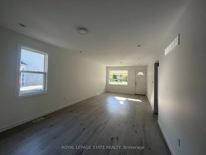 Property Photo: 6316 Montrose Road ON L2H 1L6