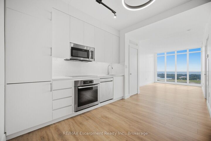 Property Photo:  15 Iceboat Terrace 4008  ON M5V 4A5 