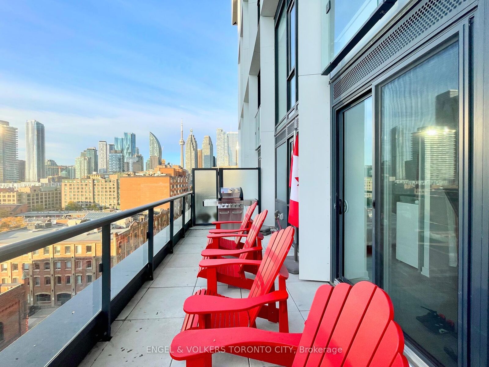 Property Photo:  158 Front Street E 822  ON M5A 0K9 