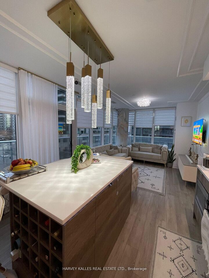 Property Photo:  99 Broadway Avenue 514  ON M4P 0E3 