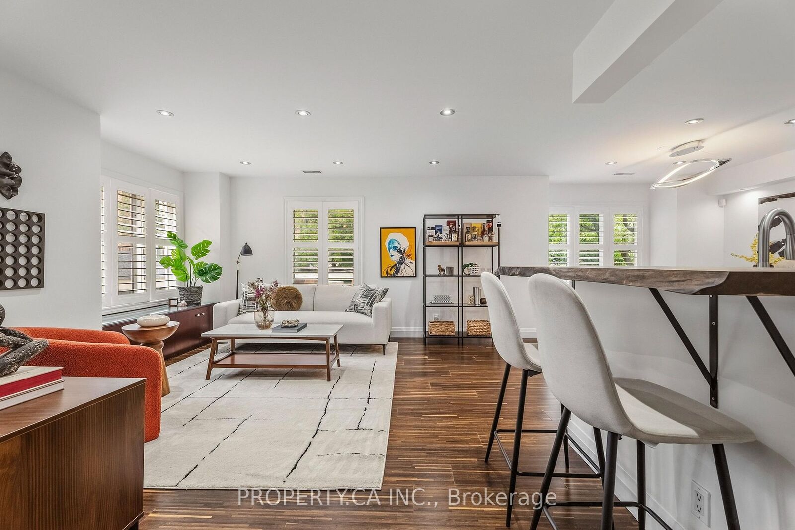Property Photo:  208 Niagara Street Th2  ON M6J 3W5 